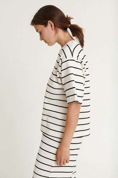 Basic Apparel - Anneli Oversized T-shirt - Birch/Sort