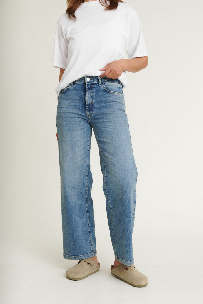 Basic Apparel - Enya Jeans - Stone washed denim